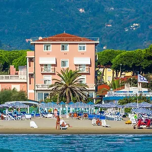 Szálloda Happy, Marina di Pietrasanta